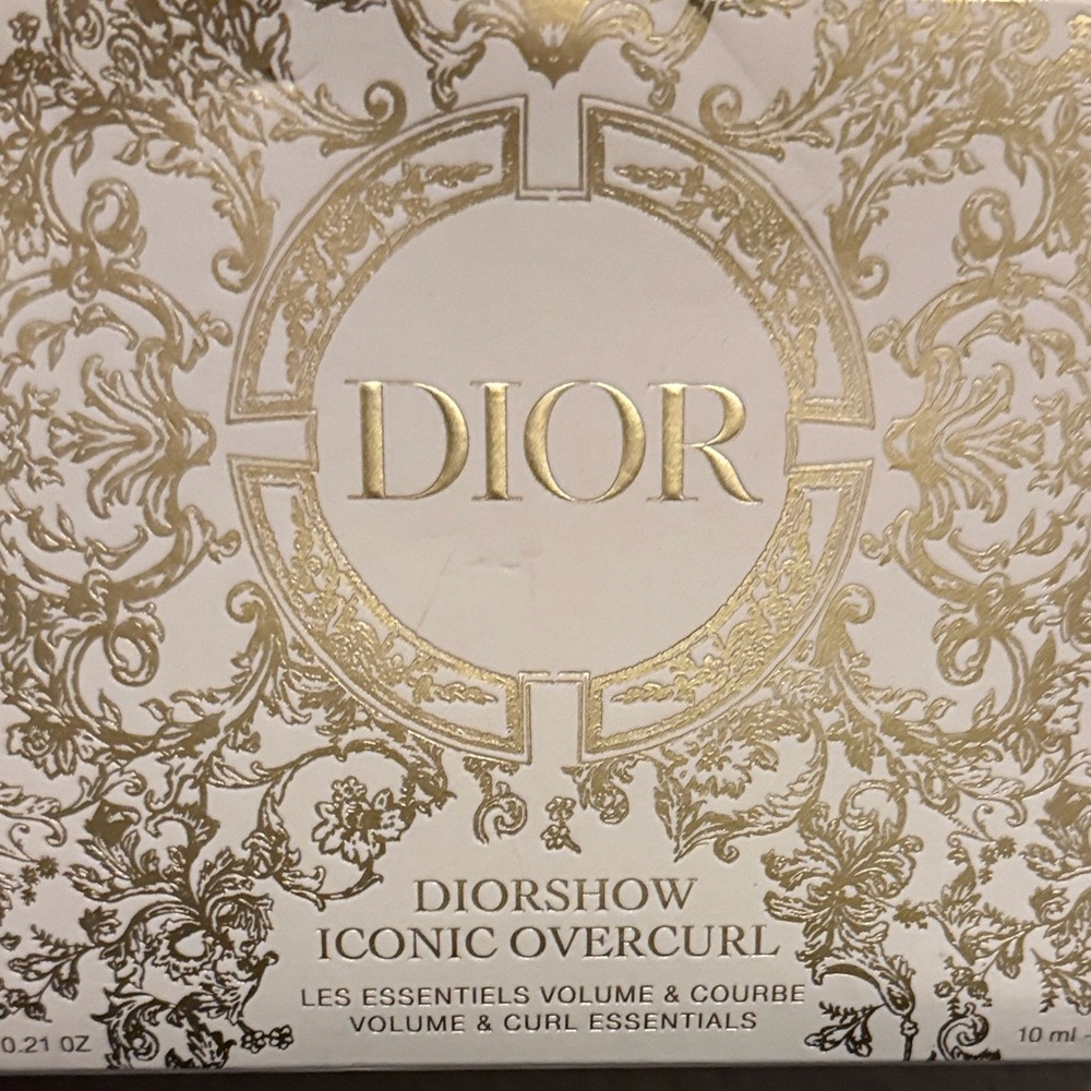 New DIORSHOW
ICONIC OVERCURL Mascara Set limited edition